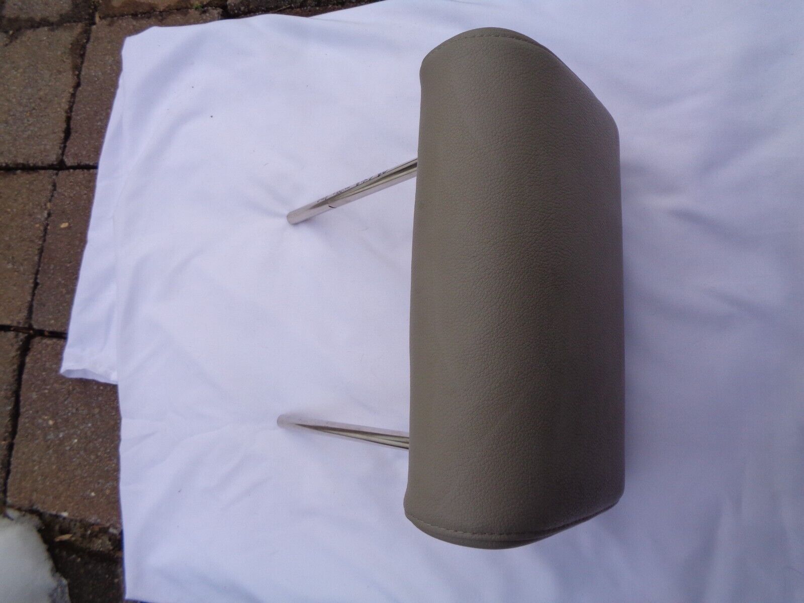 07 - 15 MAZDA CX-9 REAR CENTER SEAT HEADREST HEAD REST OEM FREE SHIPPING! R2 - RarePartsFinder.Com