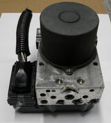 2015 Toyota RAV4 ABS Anti-Lock Brake Pump Control 44540-0R132  89541-0R052  M13