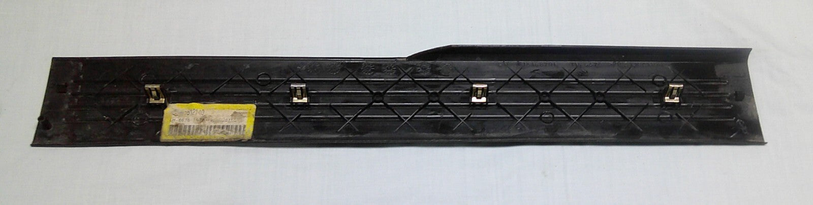 07 - 13 SILVERADO SIERRA OEM FRONT DRIVER DOOR SILL COVER TRIM 15812140 B3 - RarePartsFinder.Com
