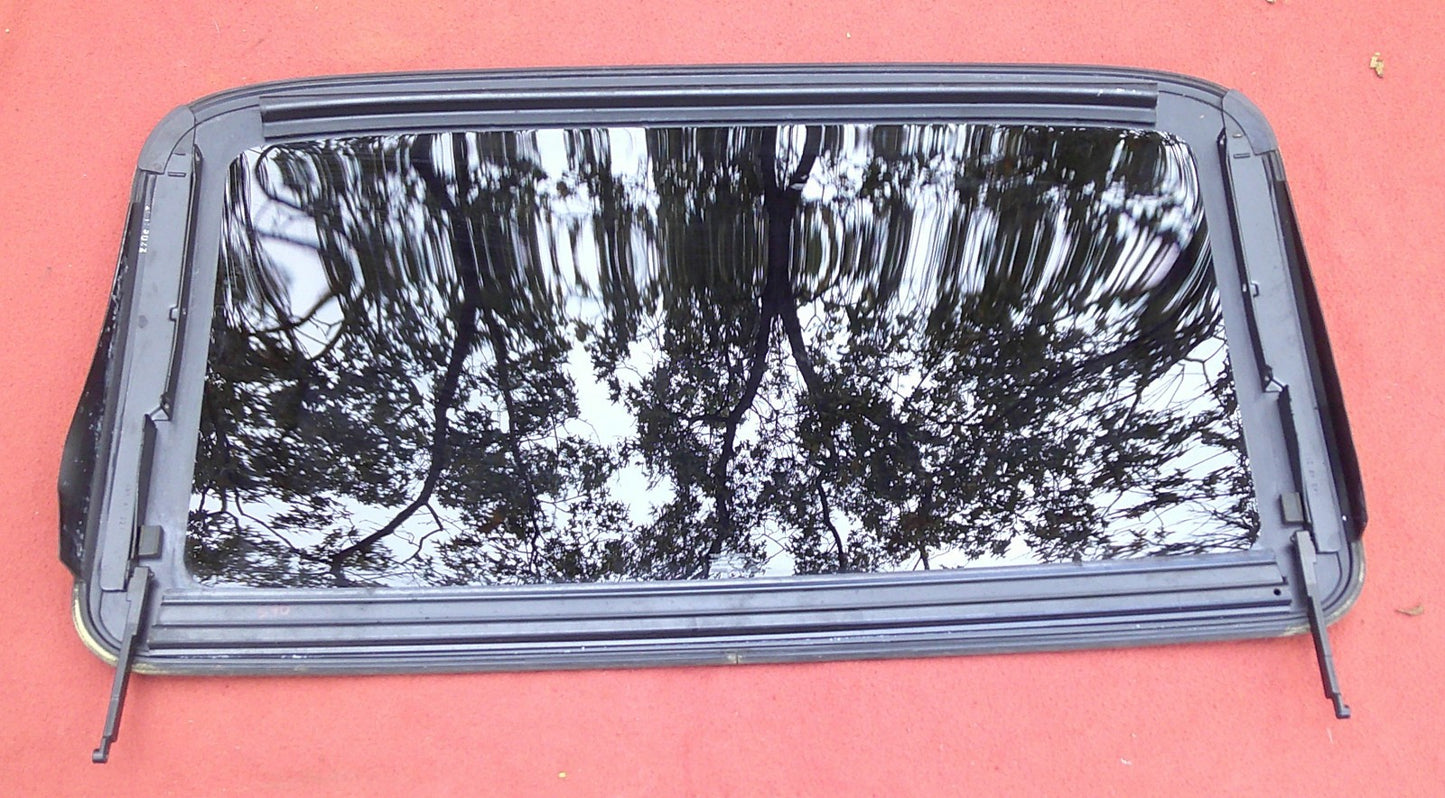 2000 - 2004 VOLVO S40 V40 OEM FACTORY SUNROOF GLASS 30632729 30632704 30865166