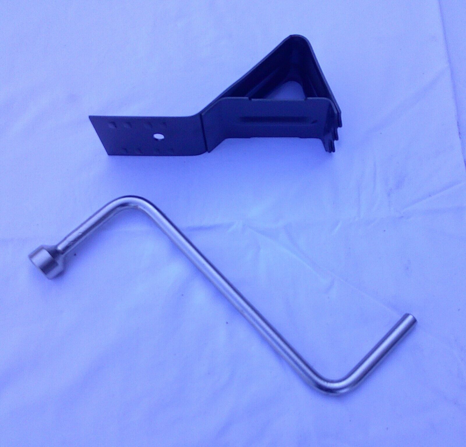 2004 - 2010 BMW 530i 525i E60 Trunk Jack Tool Kit Foam 71-11-6-758-781  F1 - RarePartsFinder.Com