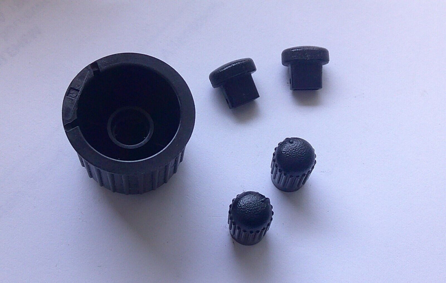 2004 JEEP CHEROKEE RADIO STEREO TUNER KNOB SET OEM - RarePartsFinder.Com