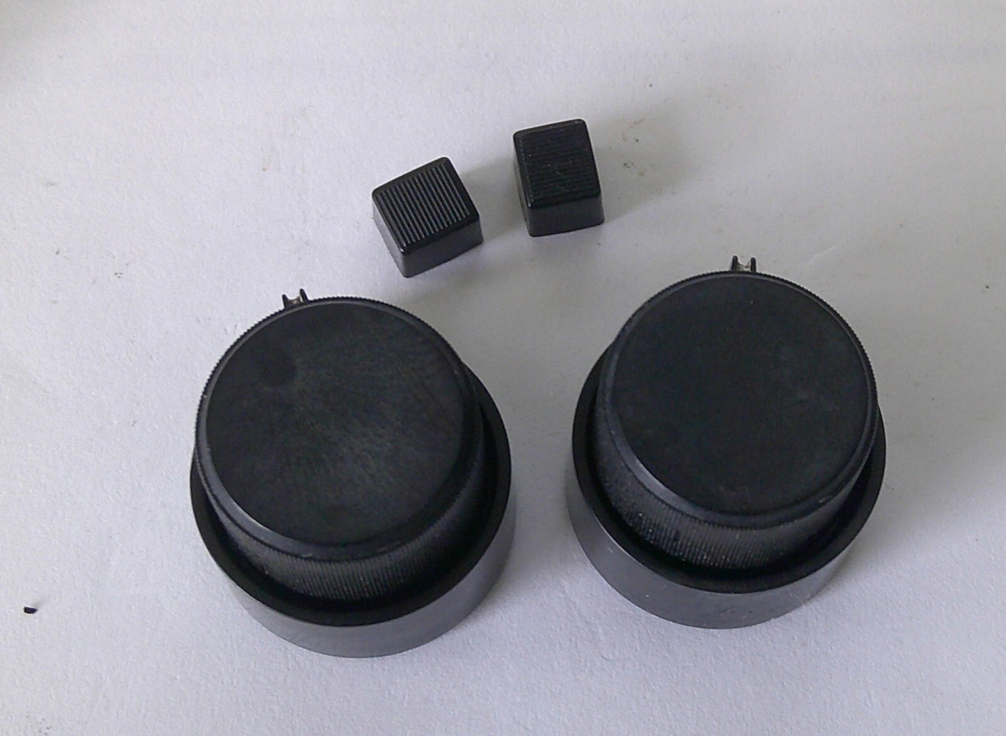 1991 CHEVROLET S-10 RADIO STEREO TUNER CONTROL KNOB SET OEM FREE SHIP