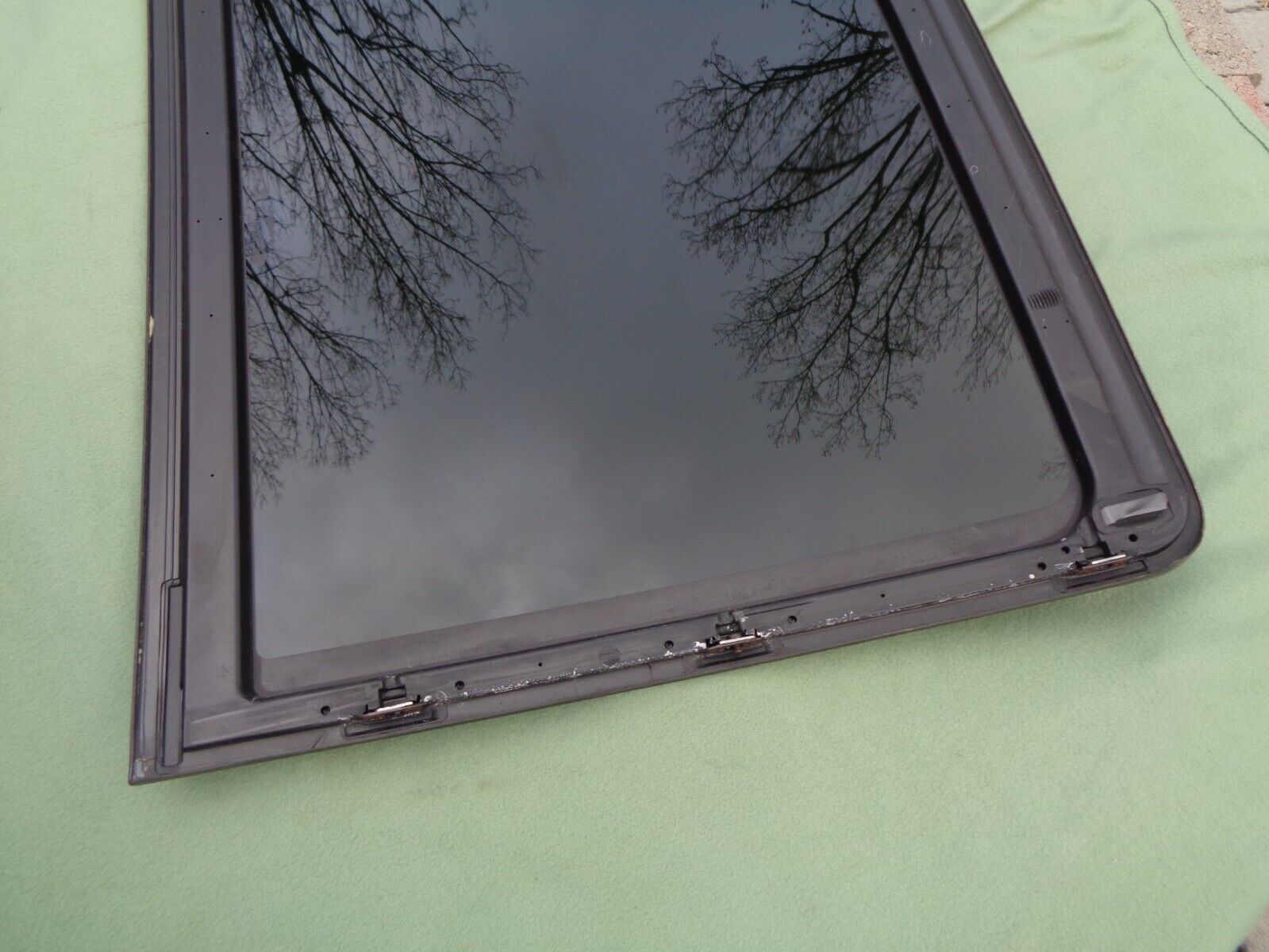 2008 SATURN ASTRA HATCHBACK REAR SUNROOF GLASS PANEL OEM  FACTORY FREE SHIPPING - RarePartsFinder.Com