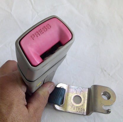 2010-2015 TOYOTA PRIUS BACK SEAT 2ND ROW BELT BUCKLE FREE SHIPPING B4 - RarePartsFinder.Com