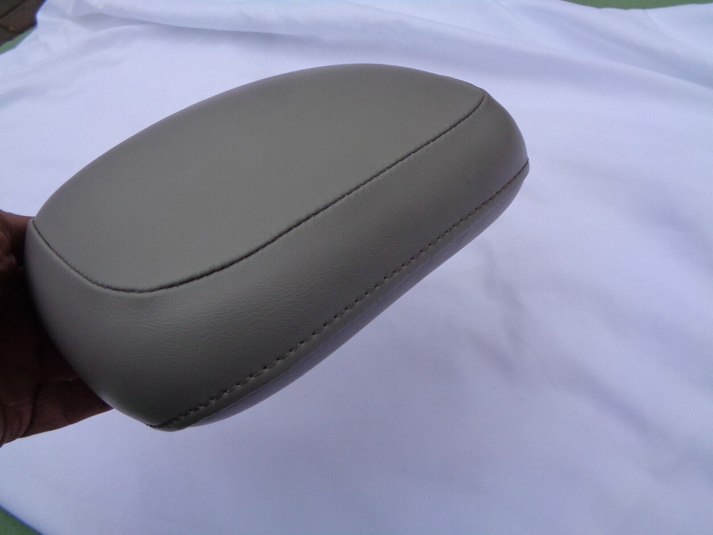 04 - 08 CHRYSLER PACIFICA REAR SEAT L R HEADREST GRAY CLEAN OEM FREE SHIPPING R1 - RarePartsFinder.Com