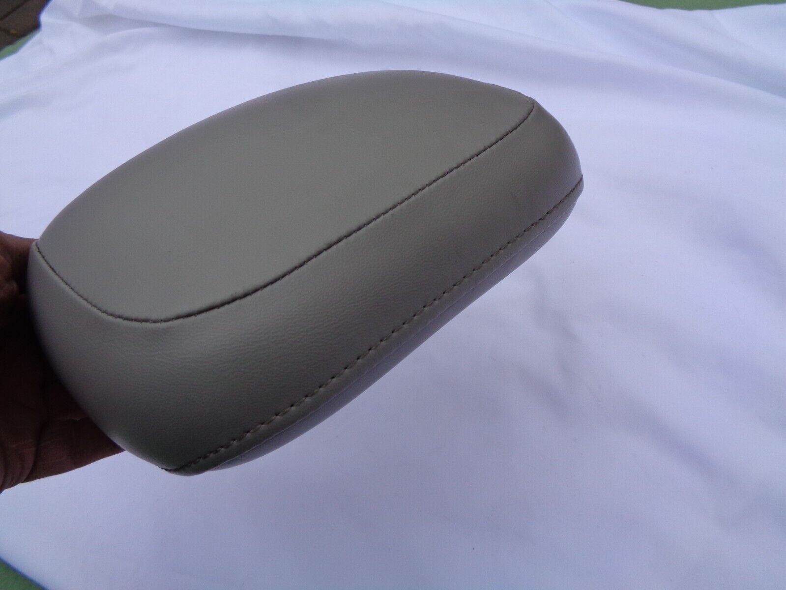 04 - 08 CHRYSLER PACIFICA REAR SEAT L R HEADREST GRAY CLEAN OEM FREE SHIPPING R1 - RarePartsFinder.Com
