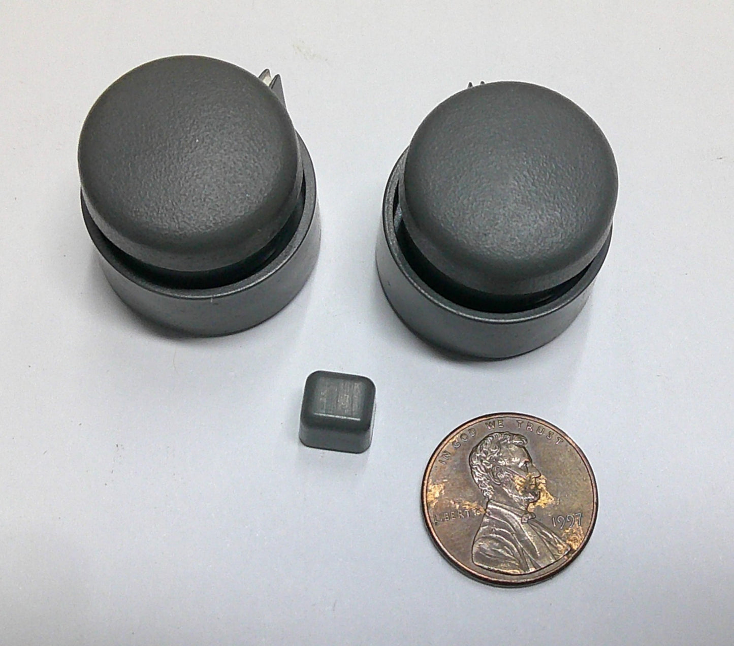1987 PONTIAC FIERO MISC RADIO STEREO TUNER VOLUME CONTROL KNOBS OEM