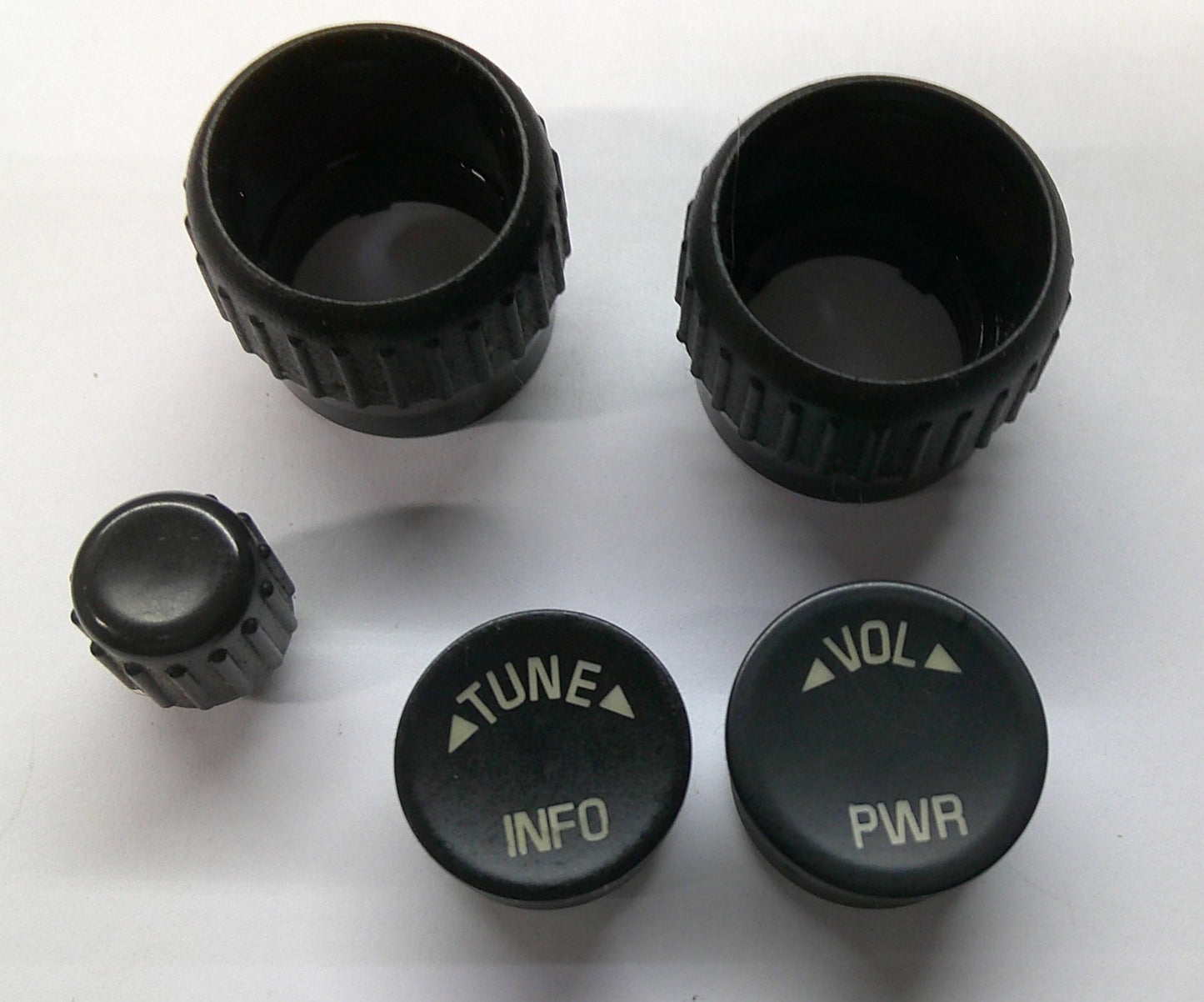 2005 CHEVY SUBURBA RADIO STEREO TUNER KNOB SET GENUINE OEM 9354886