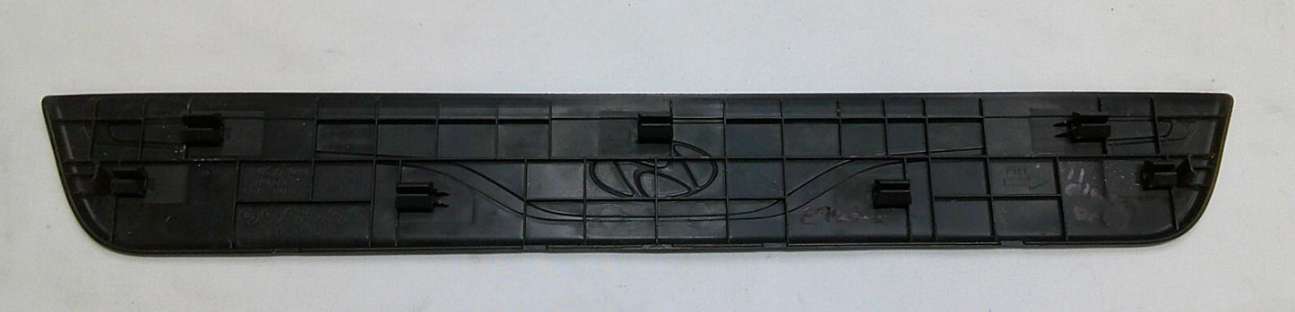 2011 - 2015 HYUNDAI ELANTRA OEM LH FRONT DOOR SILL COVER TRIM FREE SHIPPING B2