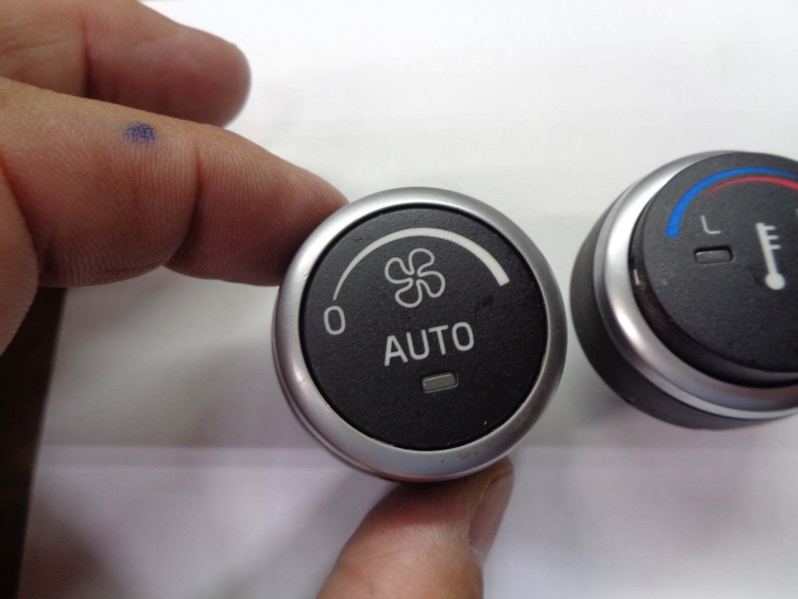 08 09 10 VOLVO S40 C70 V50 OEM AC HEATER HVAC CLIMATE CONTROL KNOB SET FREE SHIP - RarePartsFinder.Com