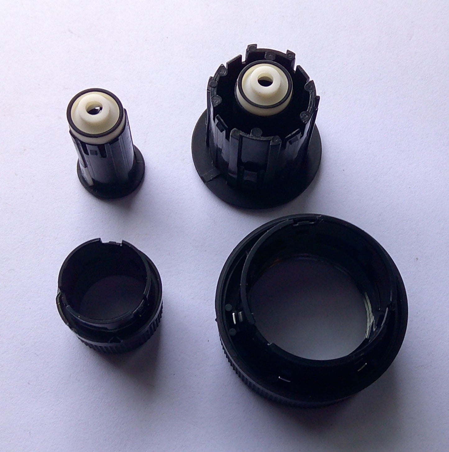 2010 - 2012 GMC ACADIA  RADIO STEREO CONTROL KNOB SET OEM - RarePartsFinder.Com
