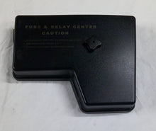 2002 - 2005 Dodge Ram 1500 Engine Relay Fuse Box Center Cover Lid Top B7 - RarePartsFinder.Com