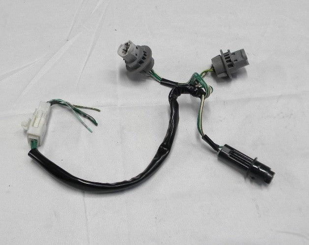 00 - 03 Toyota Avalon Socket Rear L or R Taillight Brake Plug 81555-AC050 A11