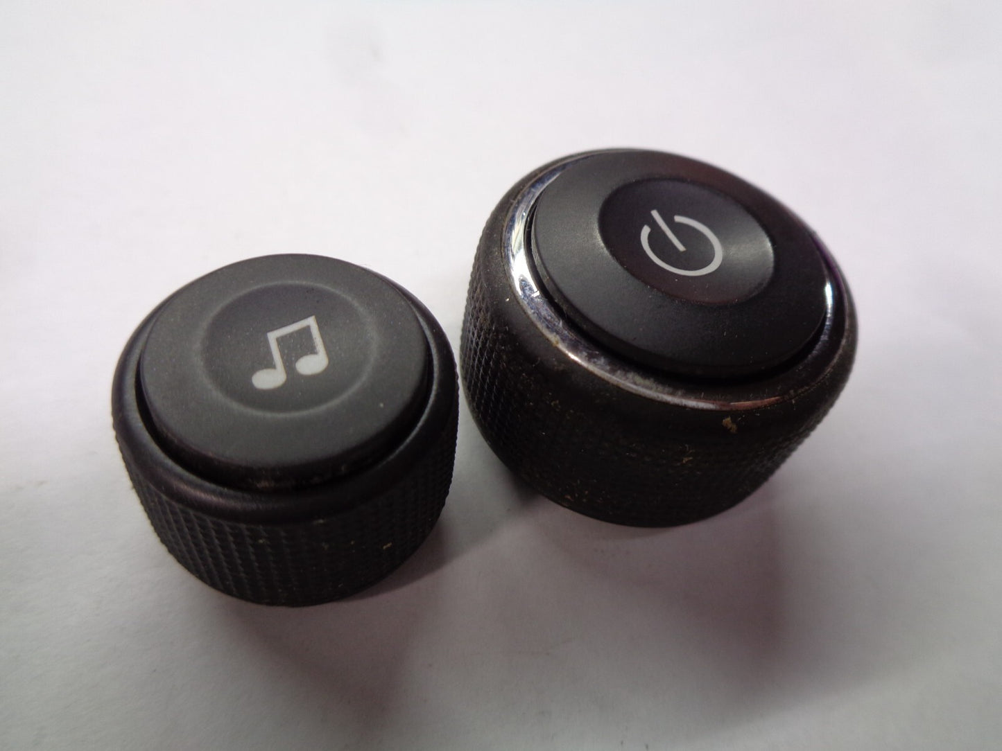 07 08 09 CHEVY TRAVERSE  RADIO STEREO CONTROL KNOB SET OEM