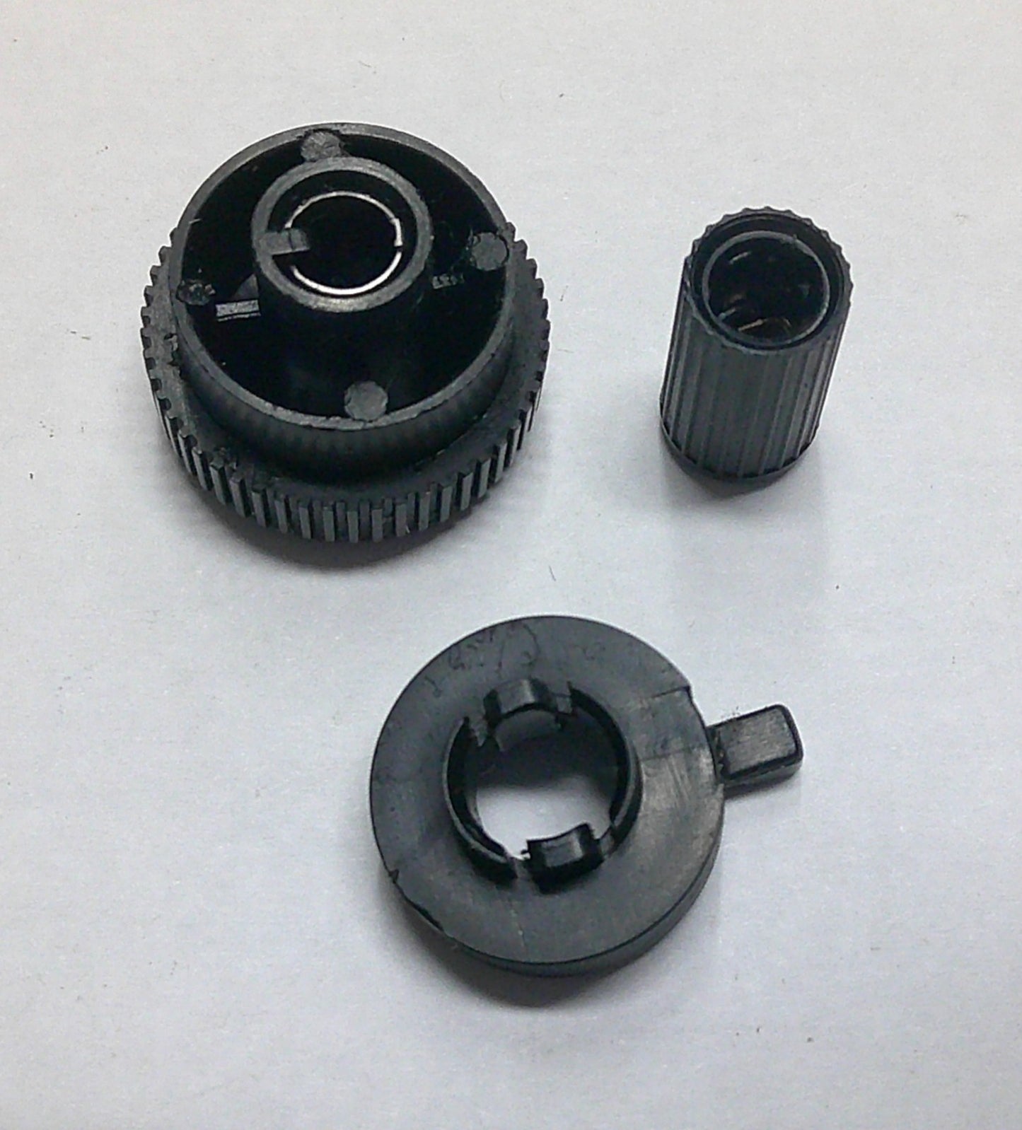 2001 - 2006 HYUNDAI ELANTRA RADIO STEREO TUNER KNOB SET OEM - RarePartsFinder.Com