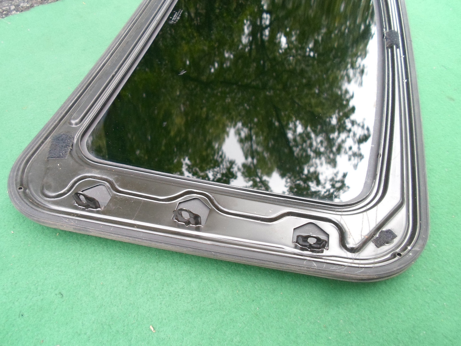2004 MERCURY SABLE YEAR SPECIFIC  SUNROOF GLASS OEM NO ACCIDENT!  FREE SHIPPING!