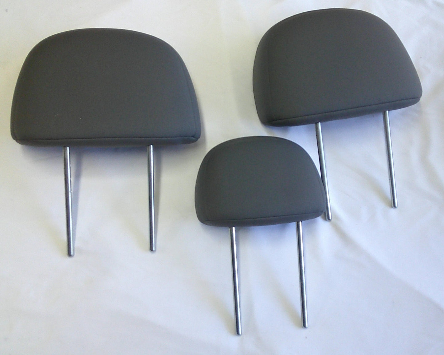 2005 - 2012  FORD ESCAPE REAR HEADREST HEAD REST SET GRAY CLOTH OEM
