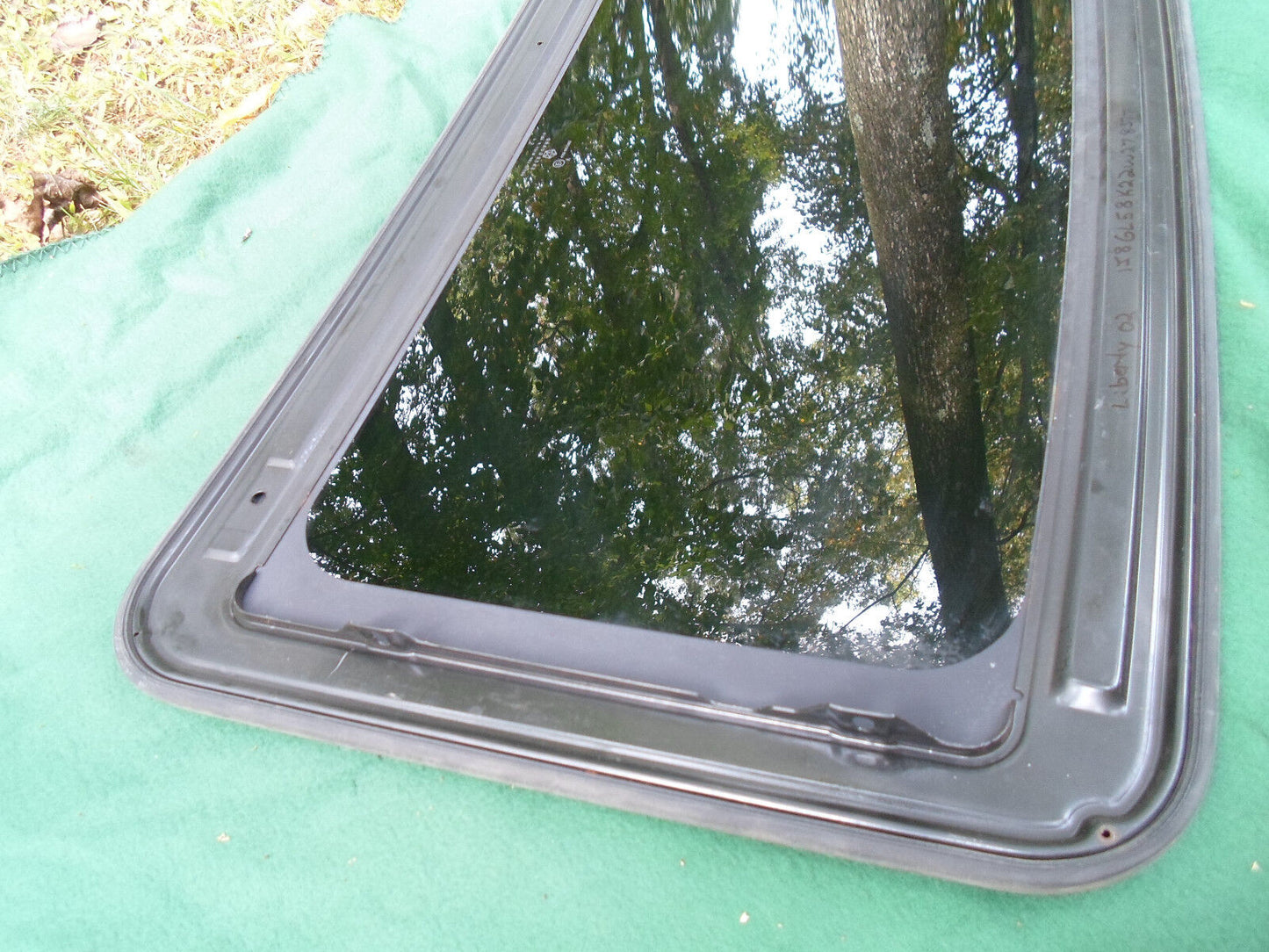 2002 JEEP LIBERTY LIMITED YEAR SPECIFIC SUNROOF GLASS OEM FREE SHIPPING! - RarePartsFinder.Com