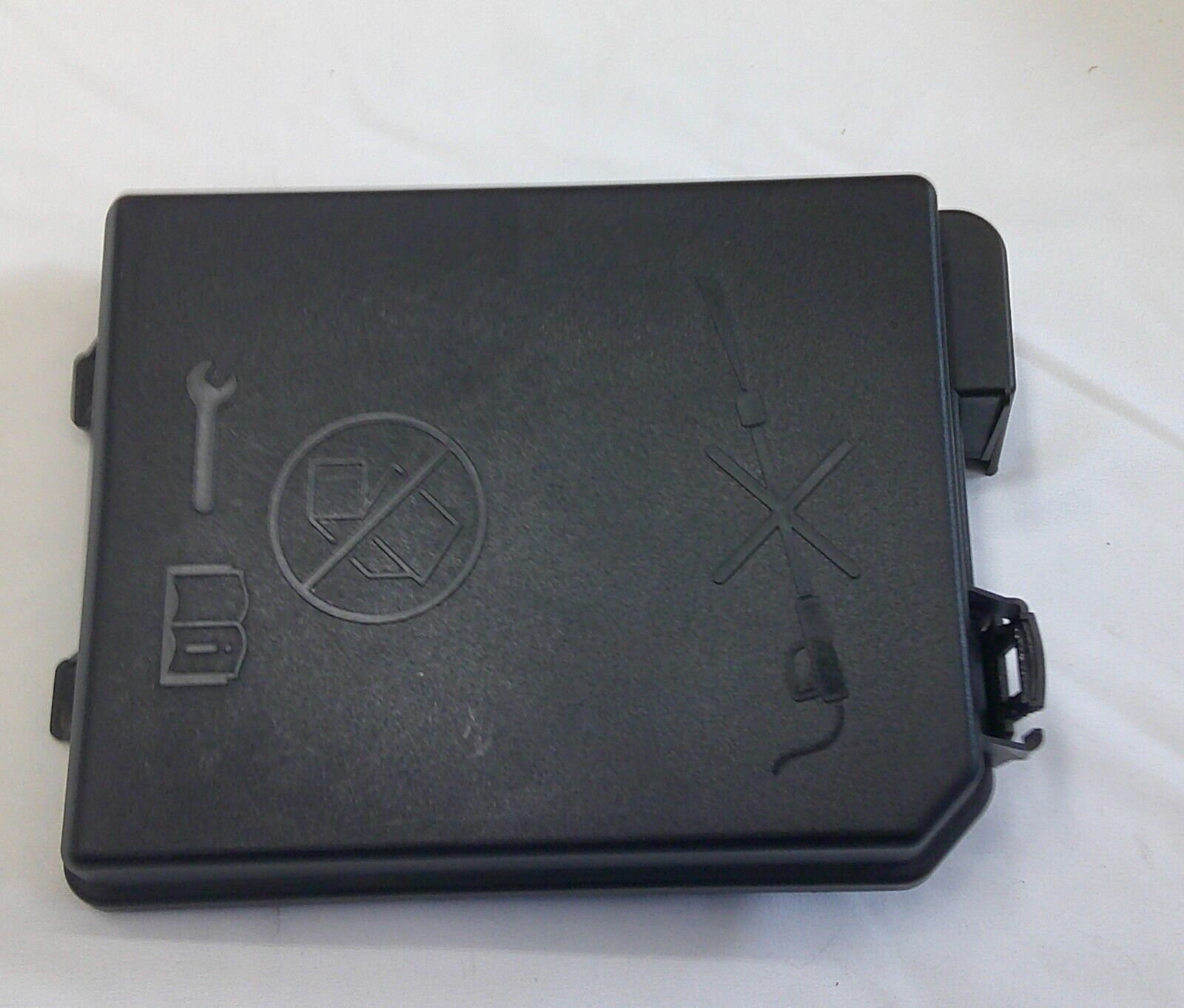 2017 Buick Encore Chevy Trax Under Hood Fuse Relay Box Cover Lid 42397194   B7