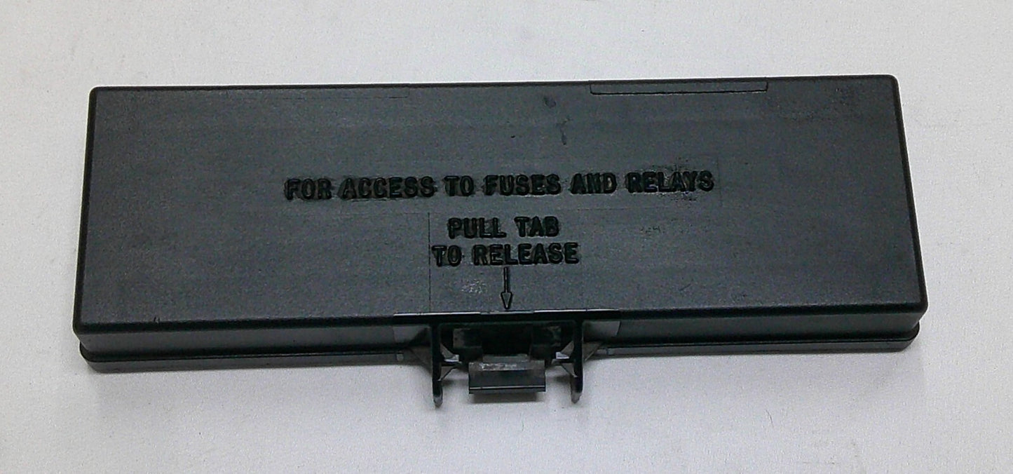 97 - 04 JEEP CHEROKEE FUSE RELAY ENGINE COMPARTMENT COVER LID  B8