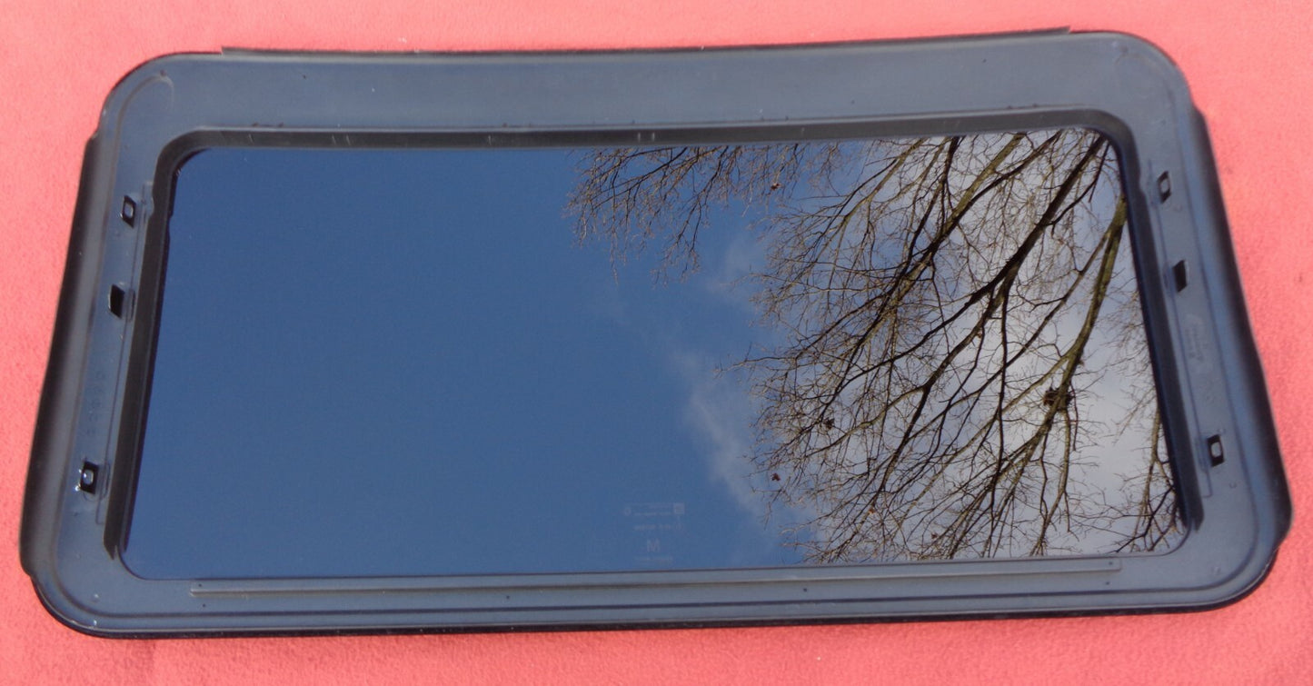01 02 SATURN L100 L200 L300 LW200 LW300 OEM FACTORY SUNROOF GLASS OEM FREE SHIP - RarePartsFinder.Com