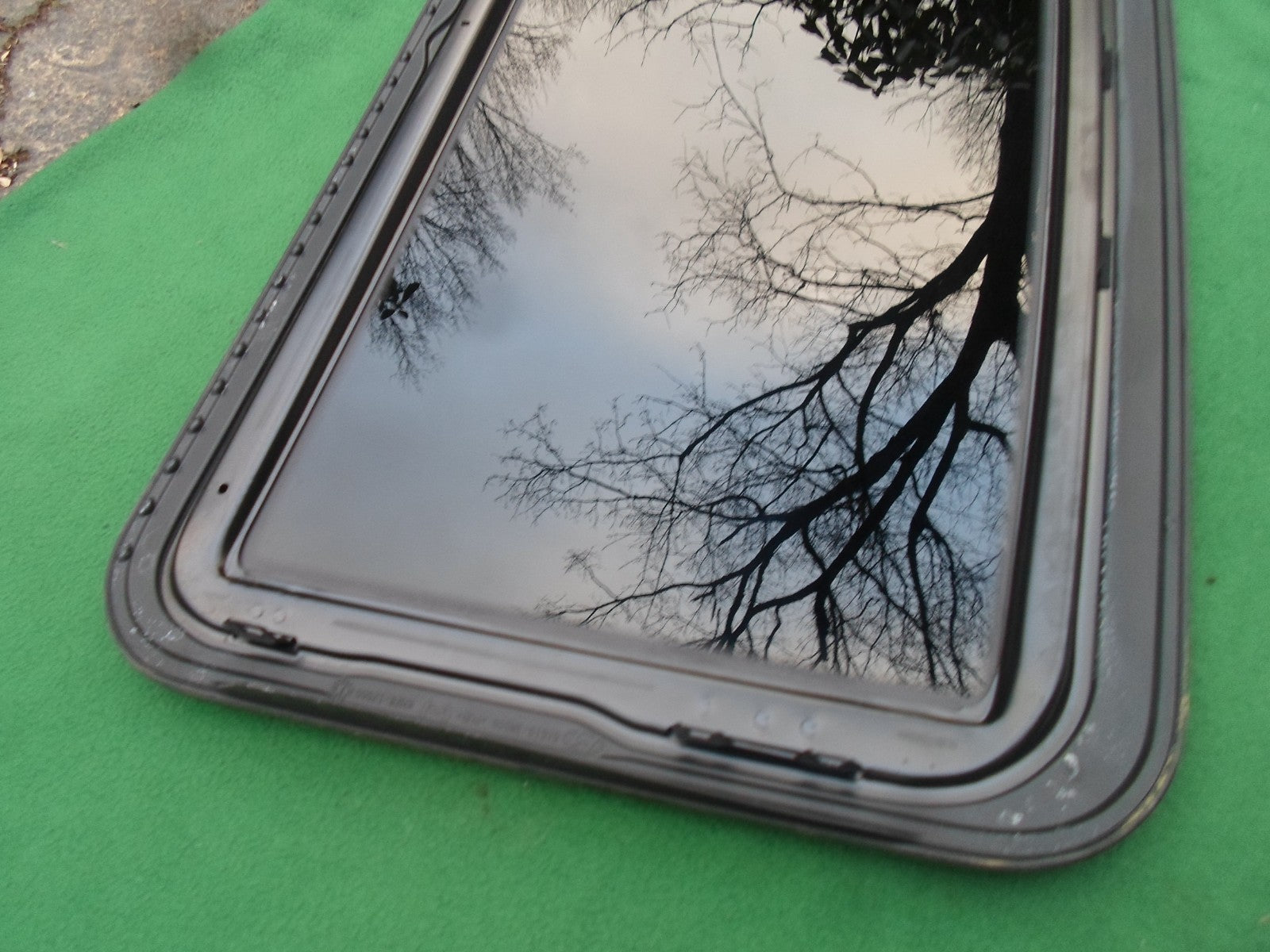 2012 HYUNDAI GENESIS YEAR SPECIFIC SEDAN OEM FACTORY SUNROOF GLASS FREE SHIPPING - RarePartsFinder.Com