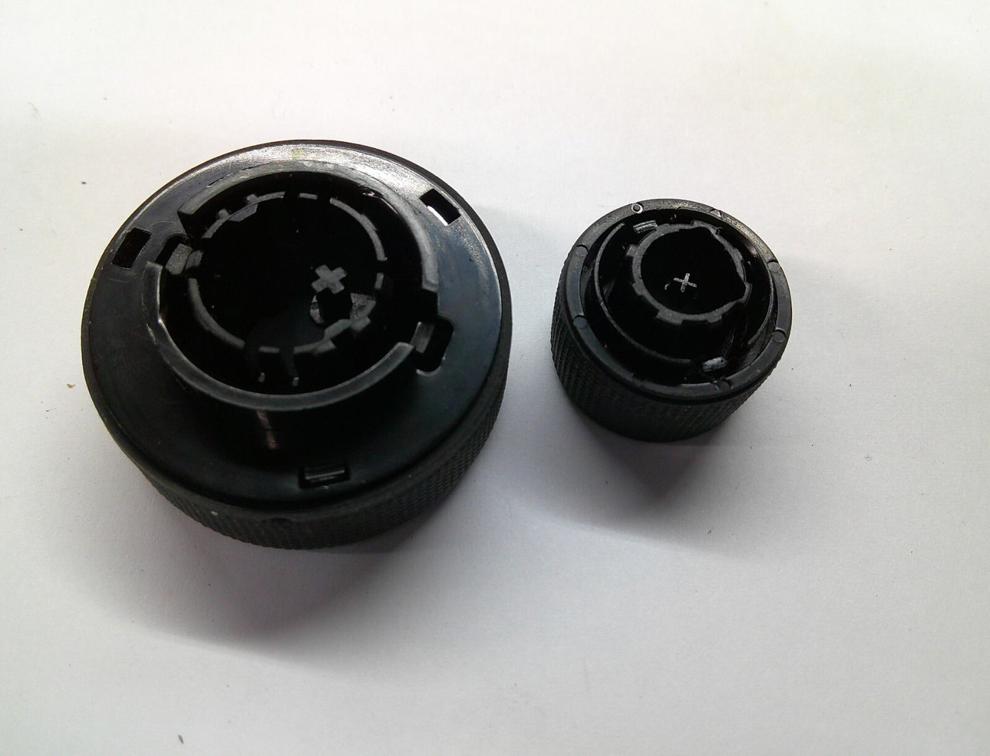 2007 2008 GMC ACADIA RADIO STEREO TUNER KNOB SET OEM 25802585