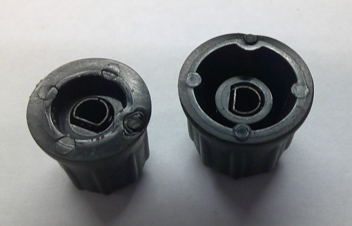 2004 - 2007 PONTIAC GRAND PRIX  RADIO STEREO TUNER KNOB SET OEM - RarePartsFinder.Com