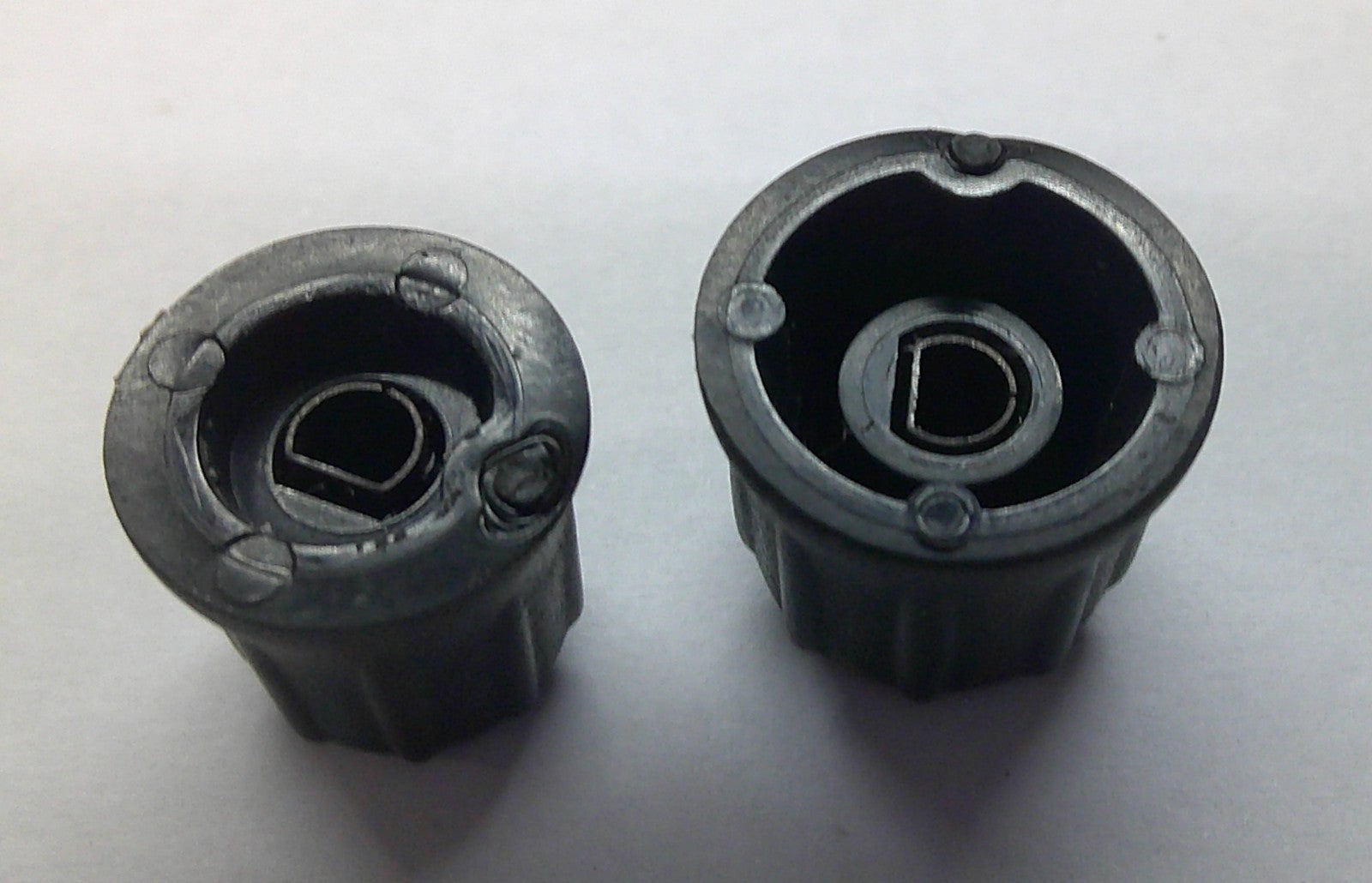 2004 - 2007 PONTIAC GRAND PRIX  RADIO STEREO TUNER KNOB SET OEM - RarePartsFinder.Com