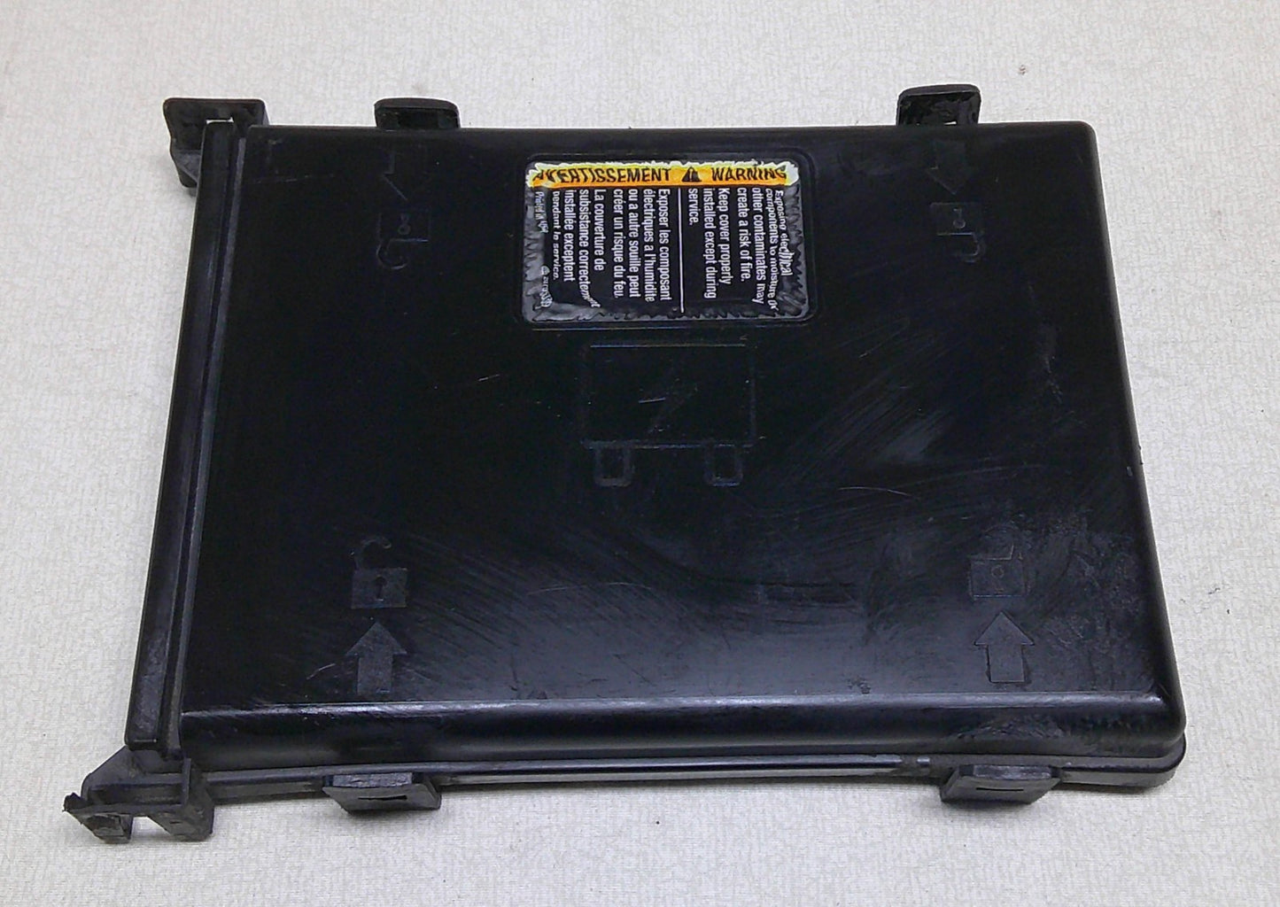 10 11 SAVANA EXPRESS ENGINE COMPARTMENT FUSE RELAY COVER LID 20944028 B9