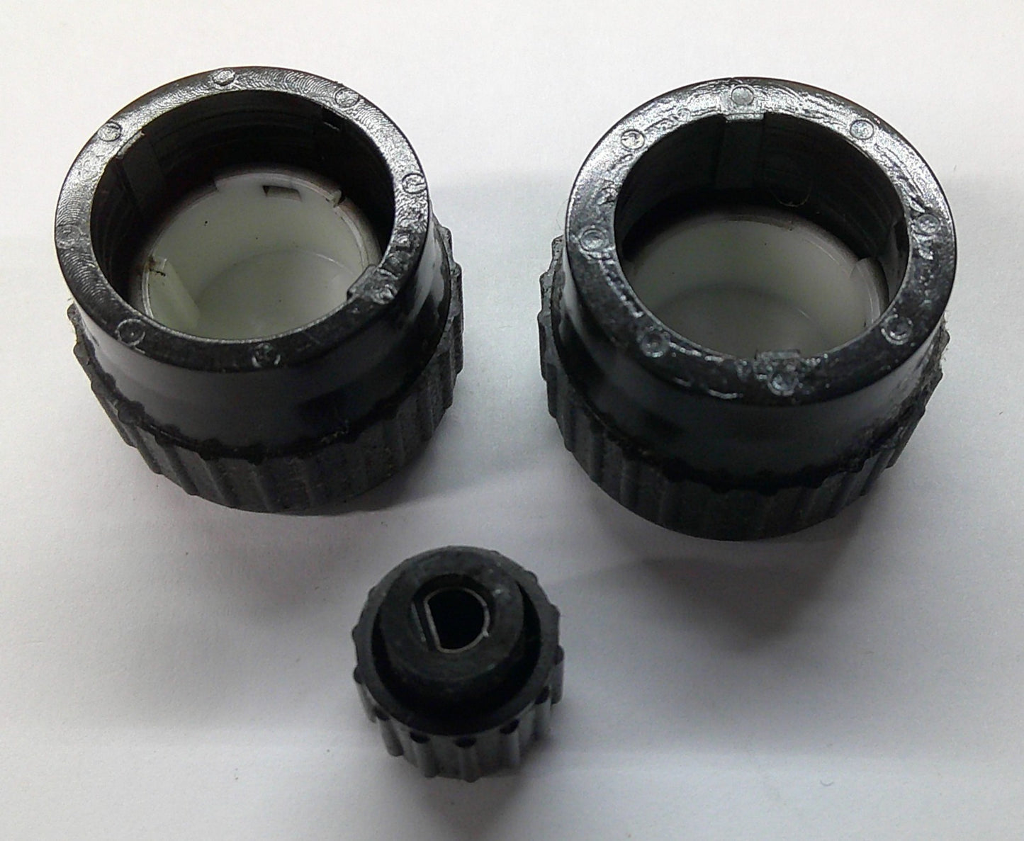 2005 CHEVY SUBURBA RADIO STEREO TUNER KNOB SET GENUINE OEM 9354886