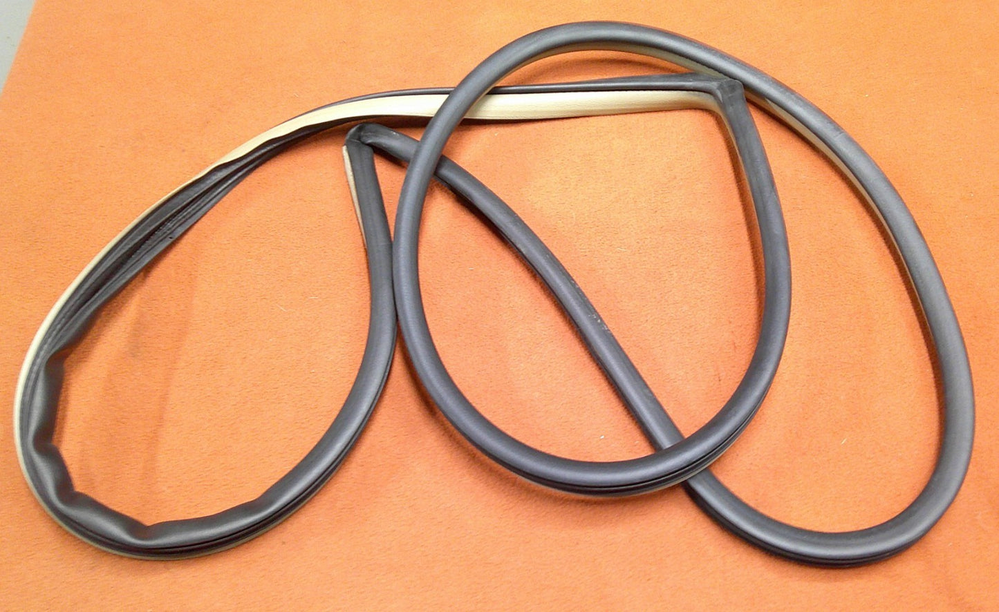 2008 - 2014 Cadillac CTS Front L R Door ON Body Weatherstrip OEM 20805482 W2