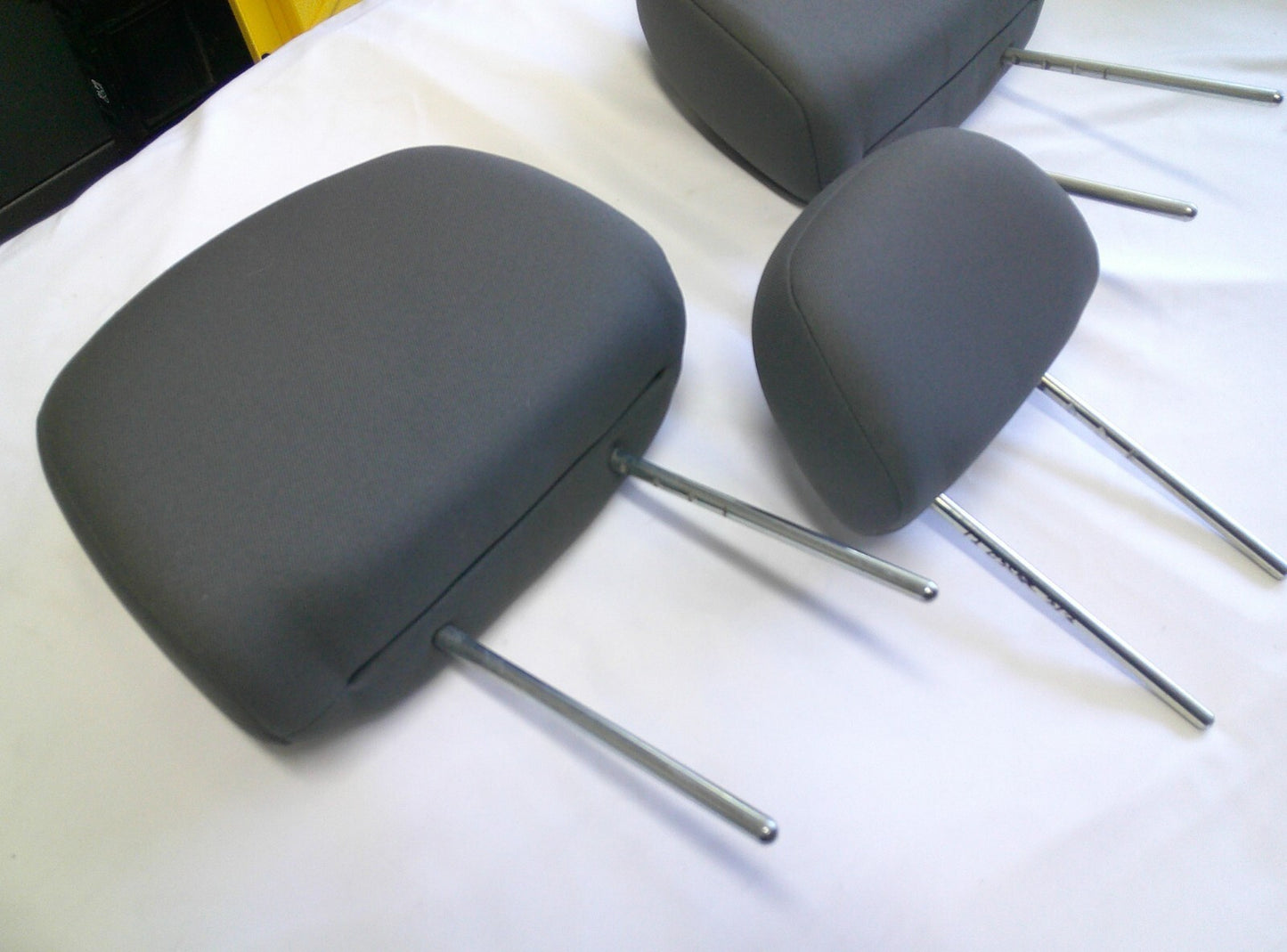 2005 - 2012  FORD ESCAPE REAR HEADREST HEAD REST SET GRAY CLOTH OEM
