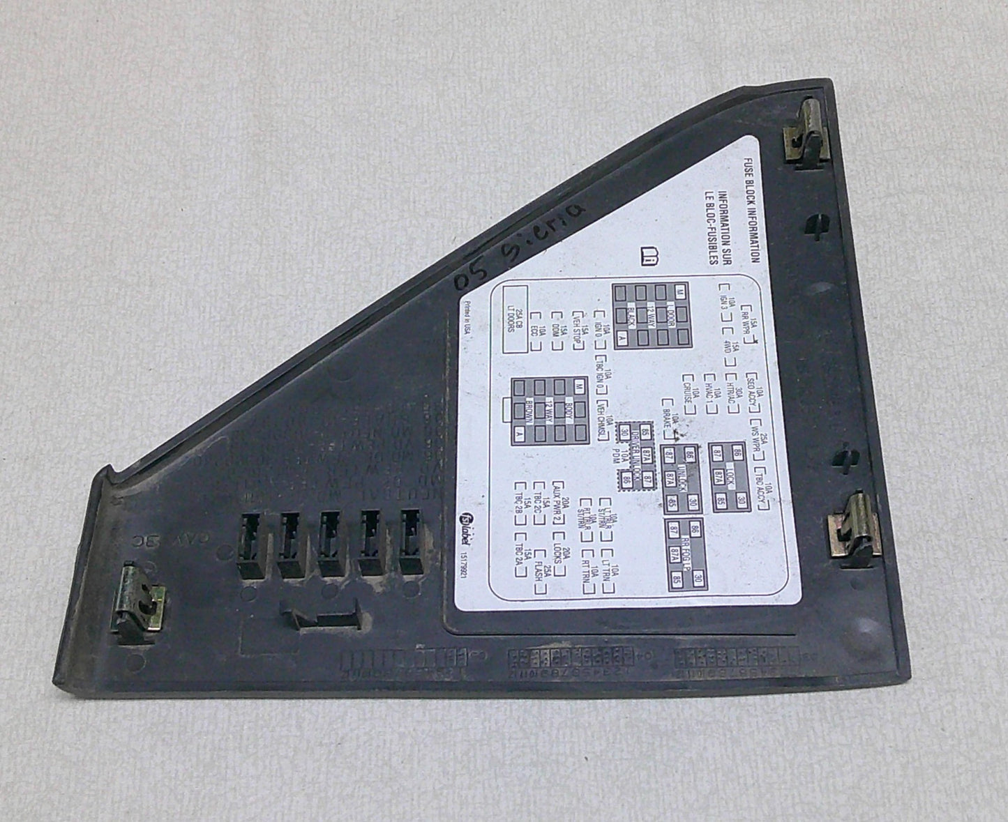 2005 GMC Sierra Interior Left Relay Cover 15112667 B3