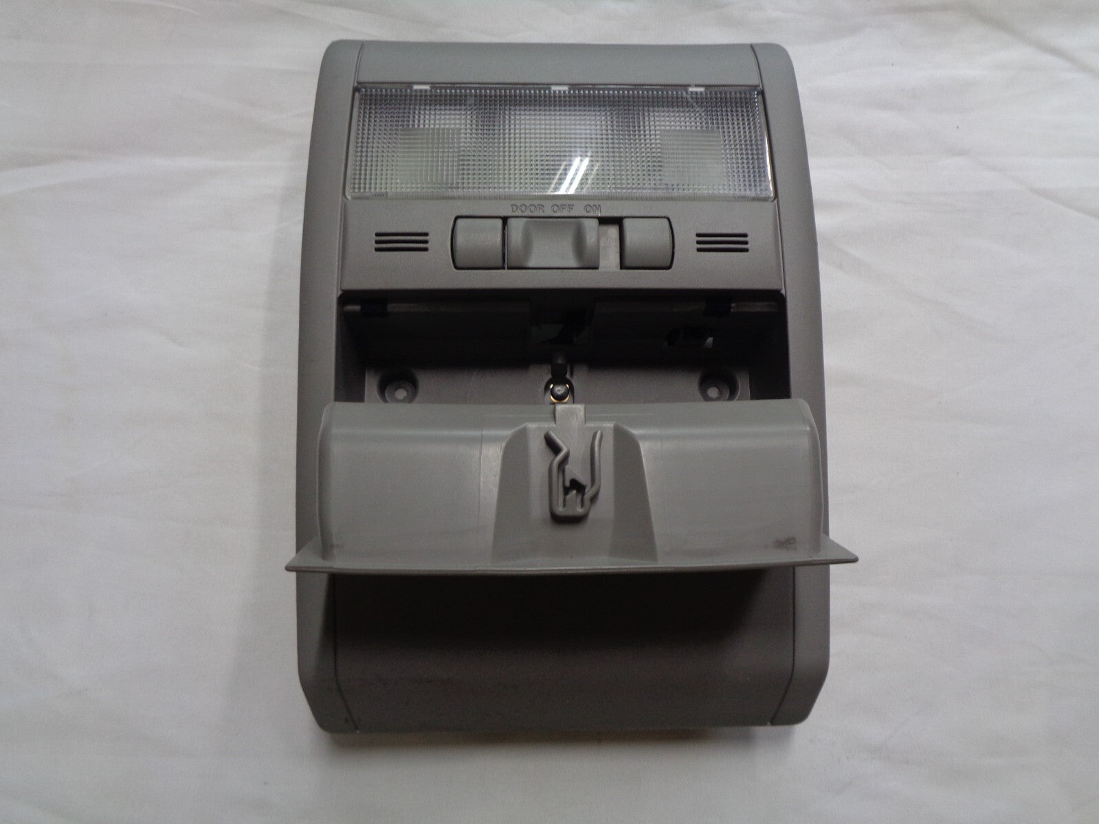 2004 - 2009 TOYOTA PRIUS OEM OVERHEAD DOME LIGHT  1D111-022G FREE SHIPPING! R1 - RarePartsFinder.Com
