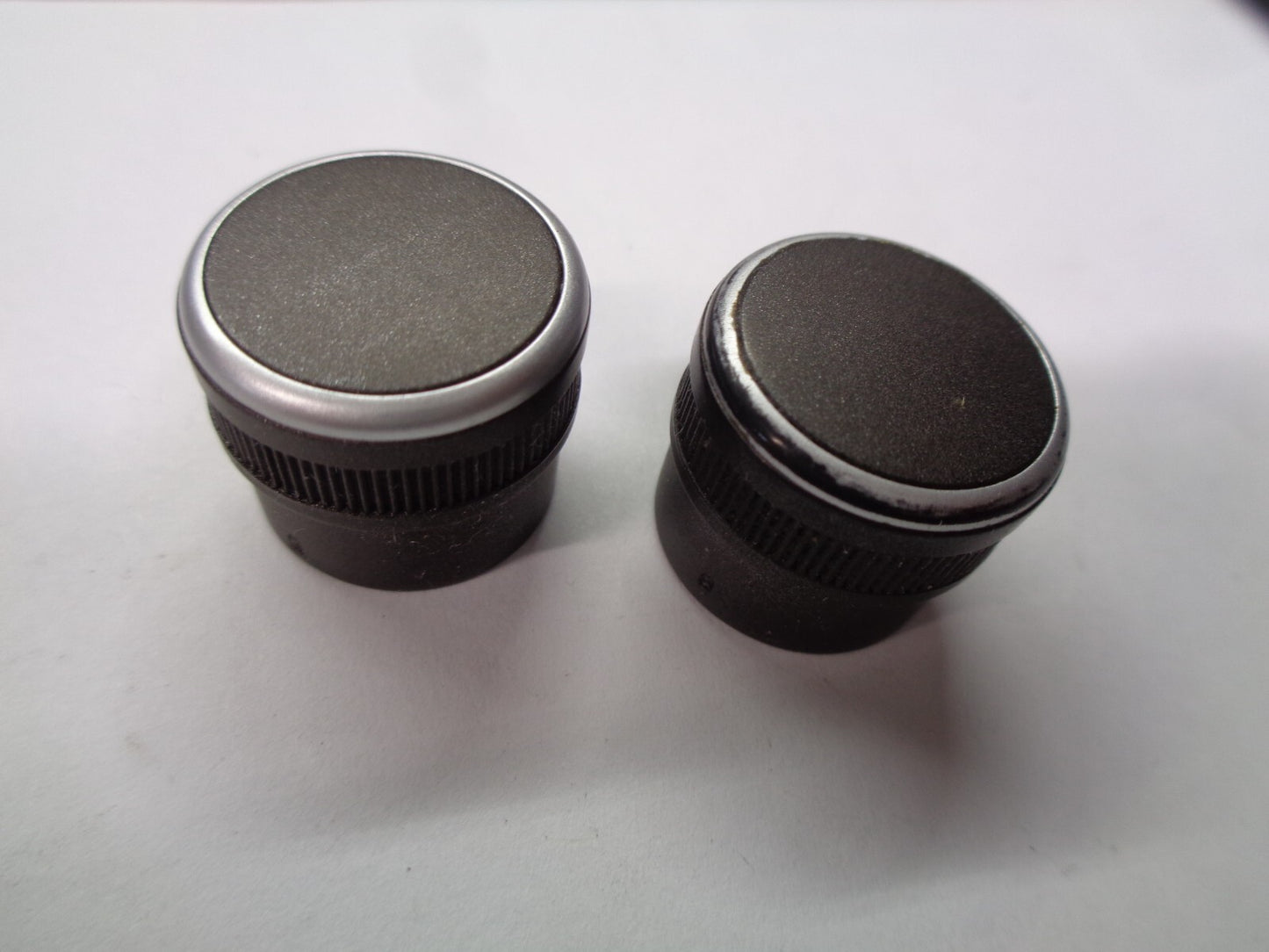 2009 - 2011 KIA RIO RADIO STEREO TUNER CONTROL KNOB SET OEM FREE SHIPPING!