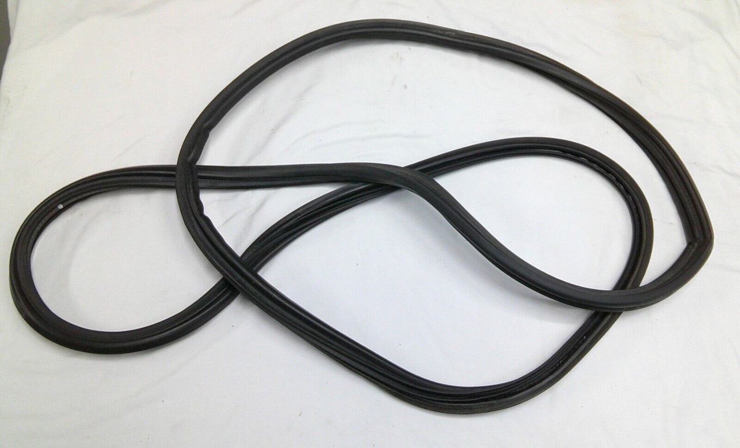 SATURN OUTLOOK GMC ACADIA TAILGATE ON BODY WEATHERSTRIP OEM 23463343 W5 - RarePartsFinder.Com