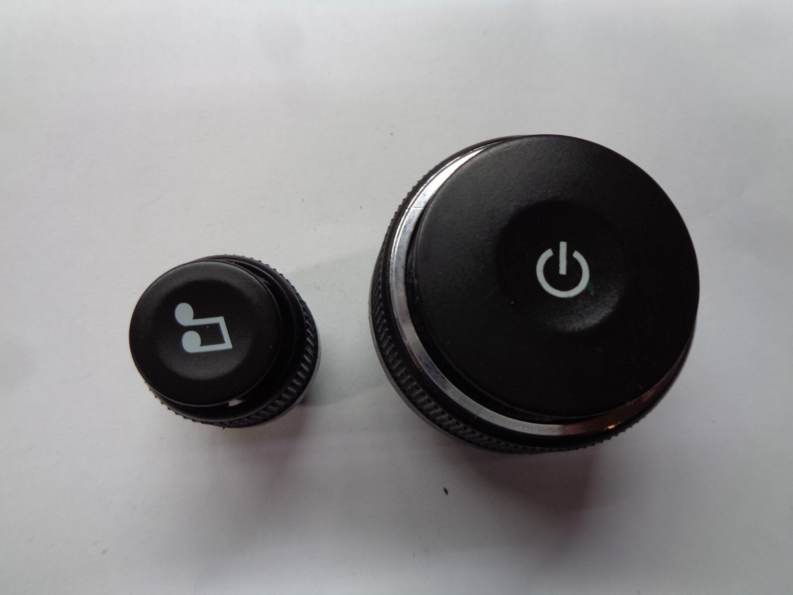 2010 CHEVY TRAVERSE  RADIO STEREO CONTROL KNOB SET OEM FREE SHIPPING!