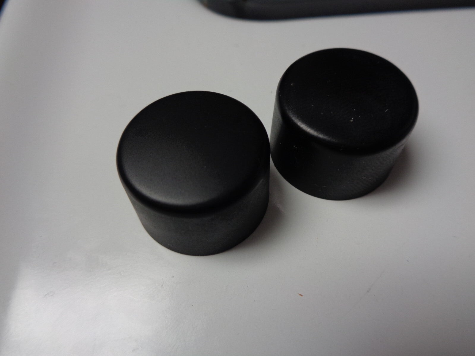 2005 2006 HYUNDAI TUCSON RADIO STEREO CONTROL KNOB SET OEM FREE SHIPPING! - RarePartsFinder.Com