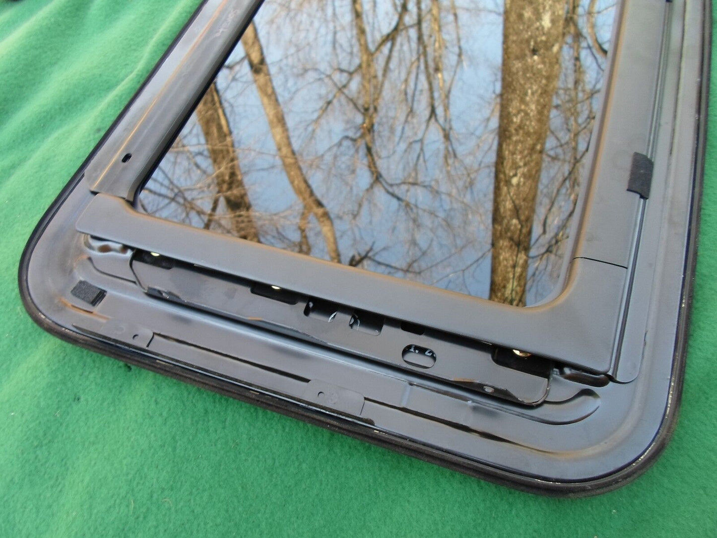 2004 HYUNDAI SONATA OEM YEAR SPECIFIC SUNROOF GLASS NO ACCIDENT FREE SHIPPING! - RarePartsFinder.Com