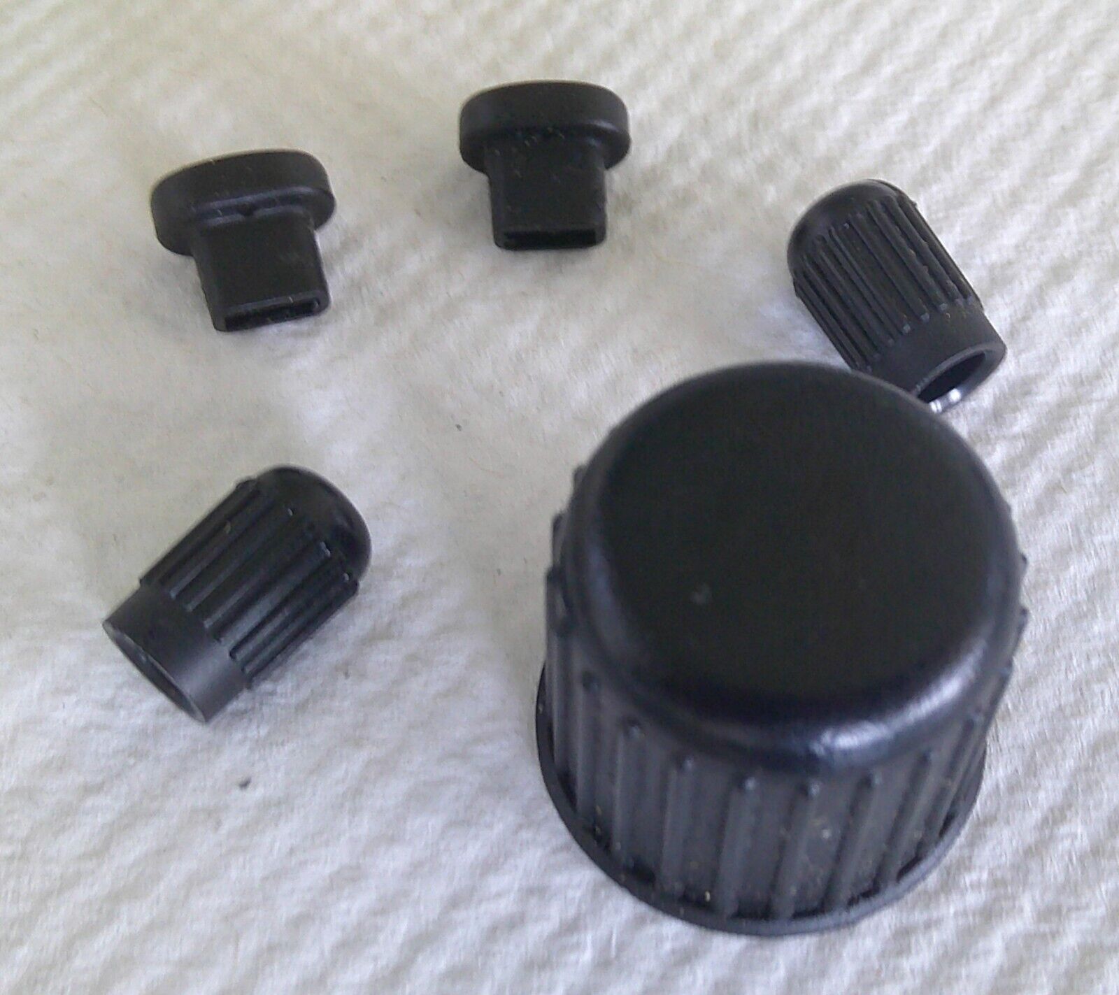 2002 DODGE DURANGO RADIO STEREO TUNER KNOB SET OEM FREE SHIPPING - RarePartsFinder.Com