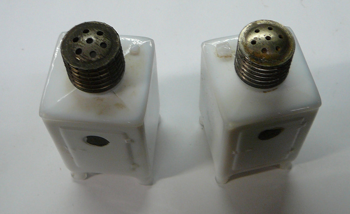 Vintage Antique Refrigerator GE Salt and Pepper Shakers  D1