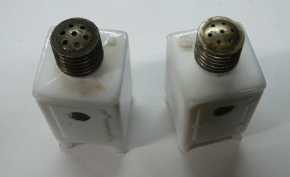 Vintage Antique Refrigerator GE Salt and Pepper Shakers  D1