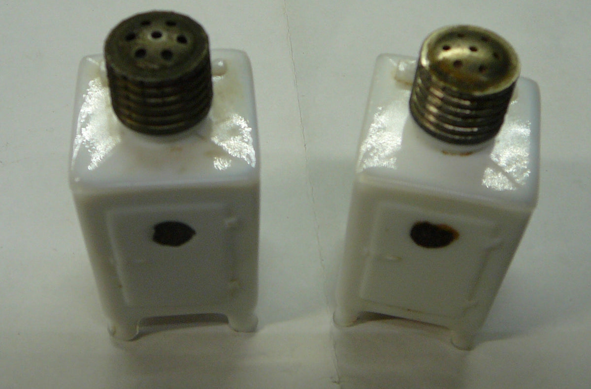 Vintage Antique Refrigerator GE Salt and Pepper Shakers  D1