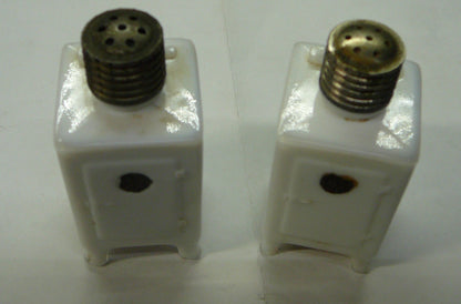 Vintage Antique Refrigerator GE Salt and Pepper Shakers  D1