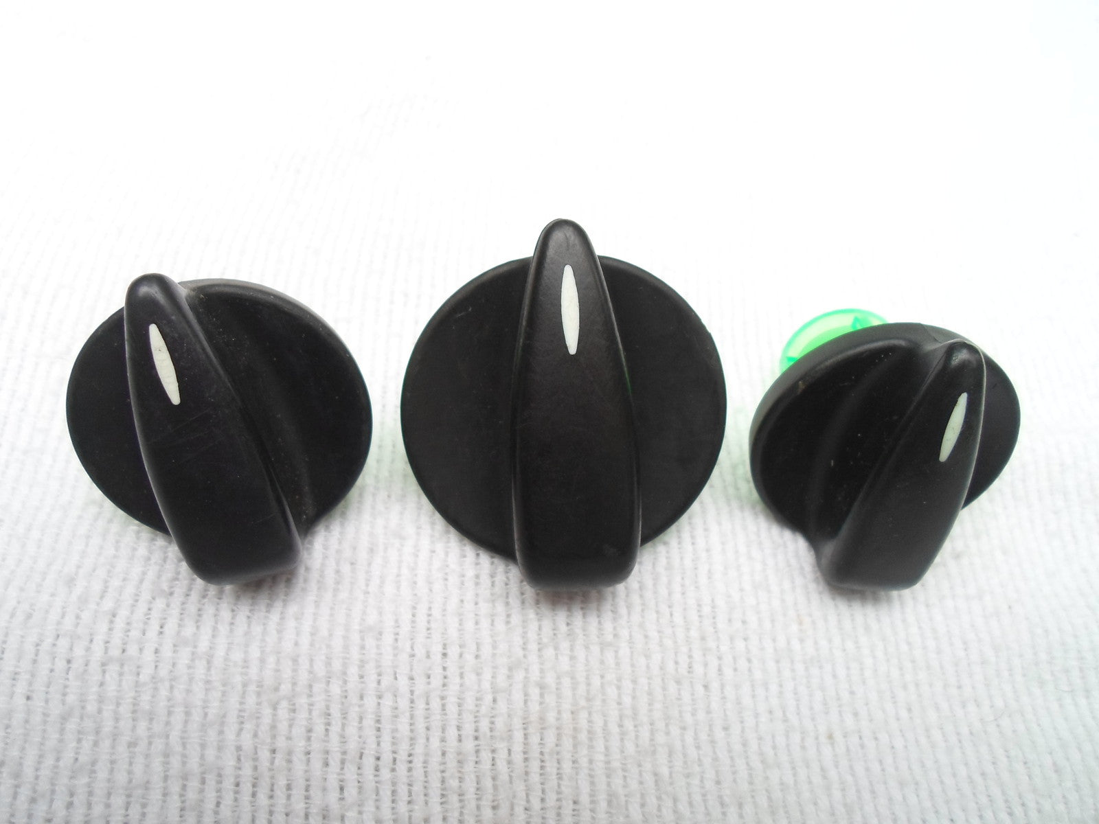 00-07 Ford Focus OEM AC Heater Climate Control Knobs Set of 3 OEM! - RarePartsFinder.Com