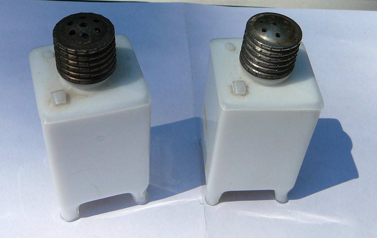 Vintage Antique Refrigerator GE Salt and Pepper Shakers  D1