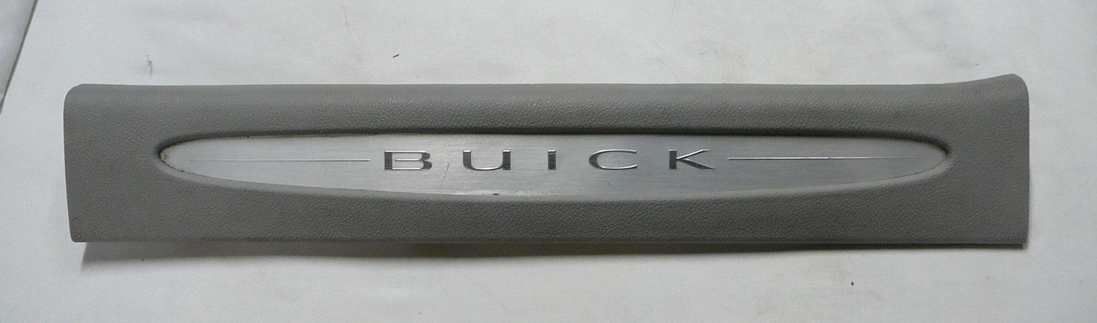 2006 - 2011 Buick Lucerne Front Right Sill Plate 15891908 10385455 15854180 B10