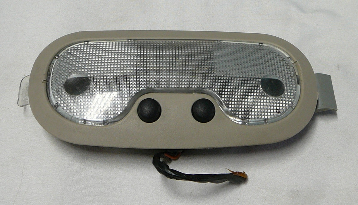 00 - 06 Escalade Tahoe Suburban Yukon Overhead Dome Light Lamp OEM 15166043 AD1